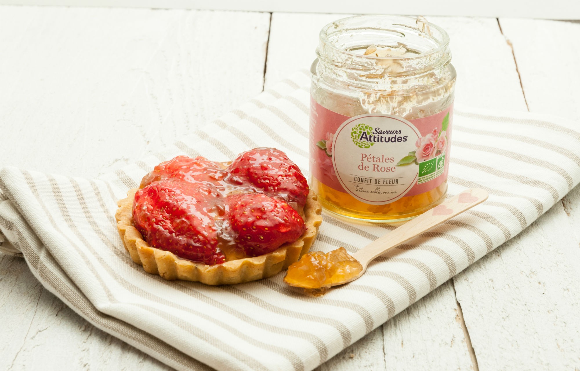 Tartelettes aux fraises au confit de pétales de rose Saveurs & Fruits