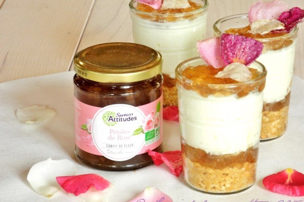 Cheesecake en verrines au confit de pétales de roses Saveurs & Fruits